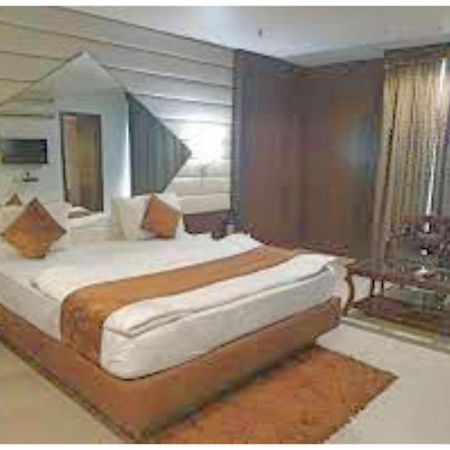 Hotel D Grand, Bareilly Exteriör bild