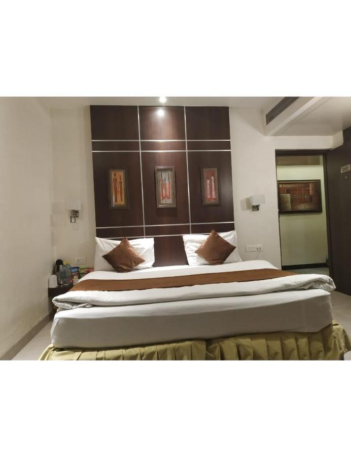 Hotel D Grand, Bareilly Exteriör bild