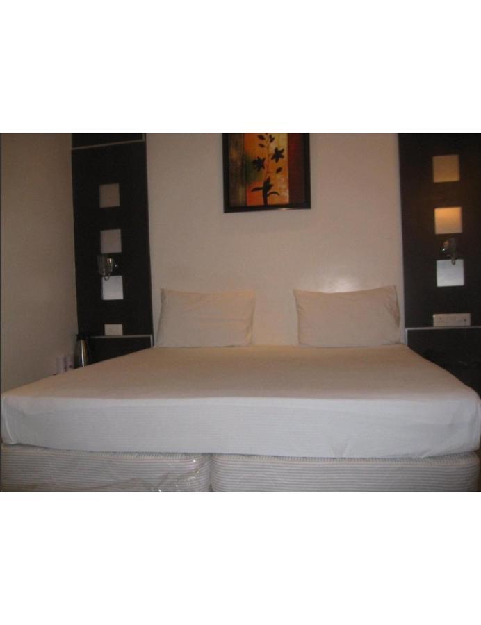 Hotel D Grand, Bareilly Exteriör bild