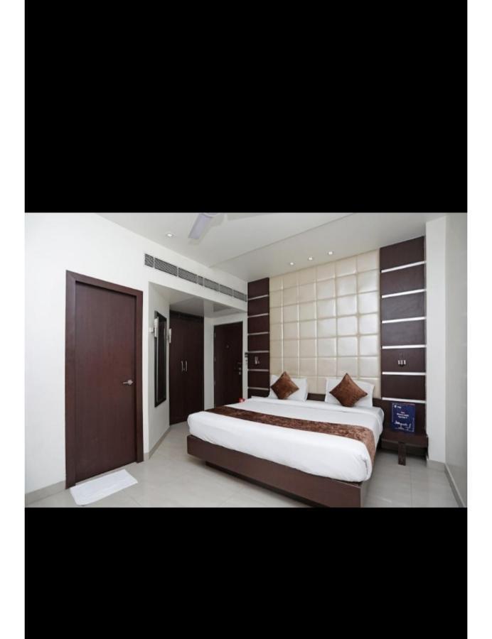 Hotel D Grand, Bareilly Exteriör bild